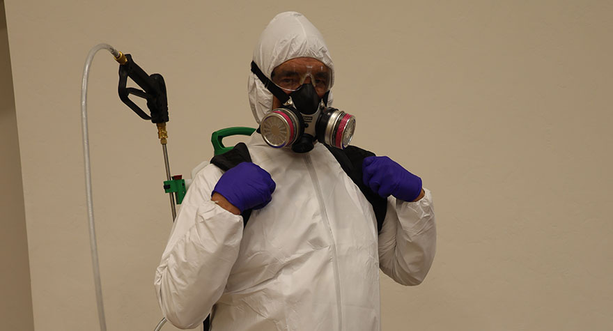 Truly Nolen Tech Wearing PPE