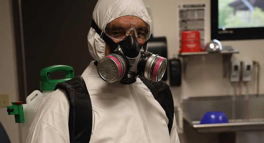 Truly Nolen Tech Wearing PPE