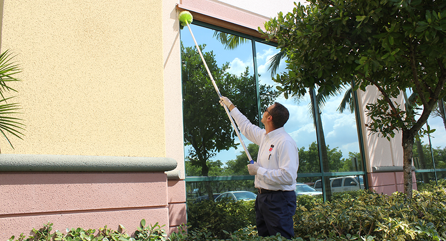 Exterior web wipe
