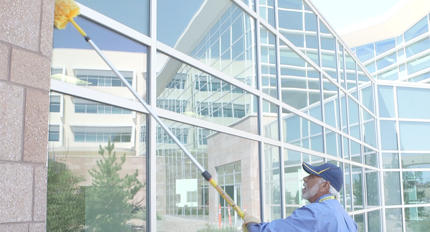 Exterior web wipe